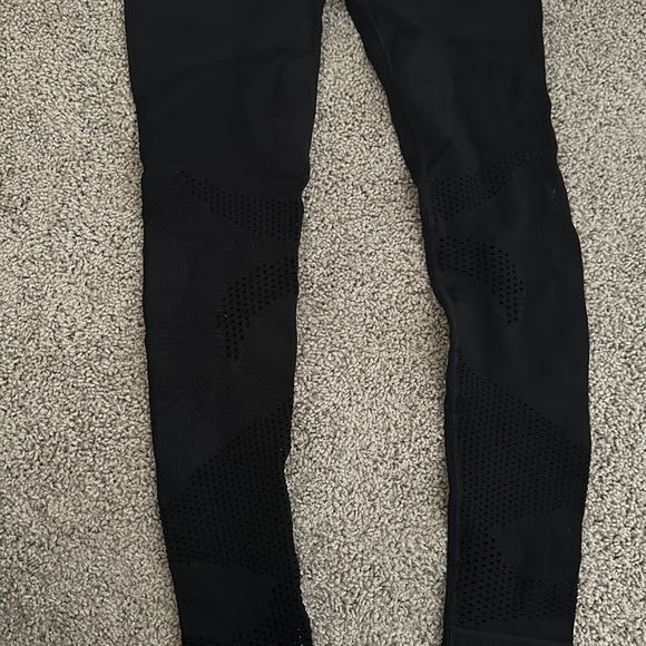 Cut Out Mesh detail Leggings - Picture 3 of 7